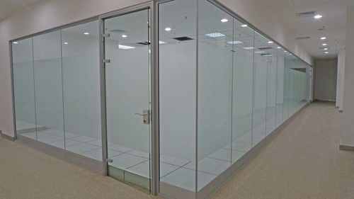 深圳装饰公司为您分享玻璃隔断保养的新方法